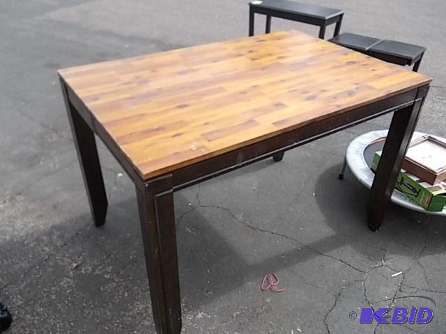 lot 84 image: Unique Dining Table - 36x54x36&nbspWith Self...