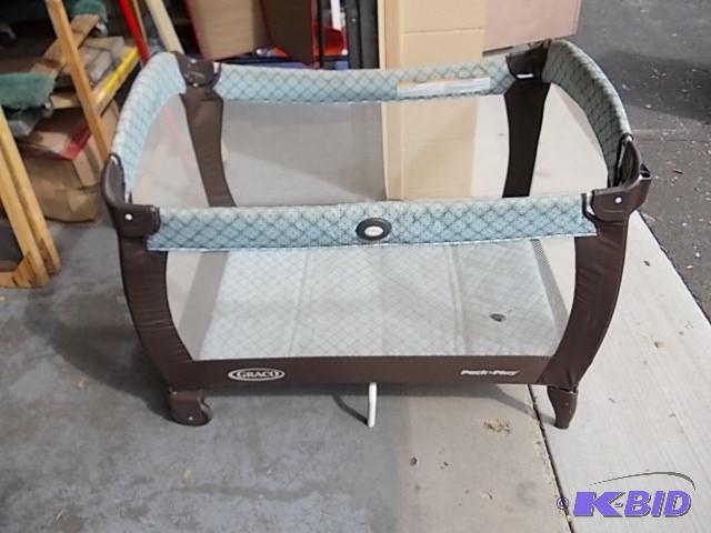 lot 86 image: Graco PackN Play...