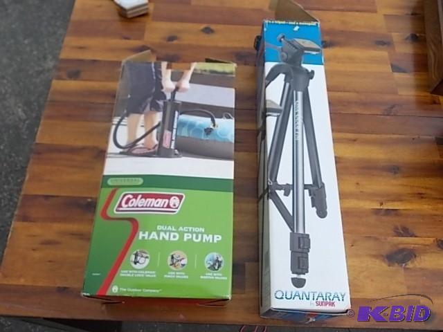 lot 91 image: Coleman Hand Pump, Tri-Pod...