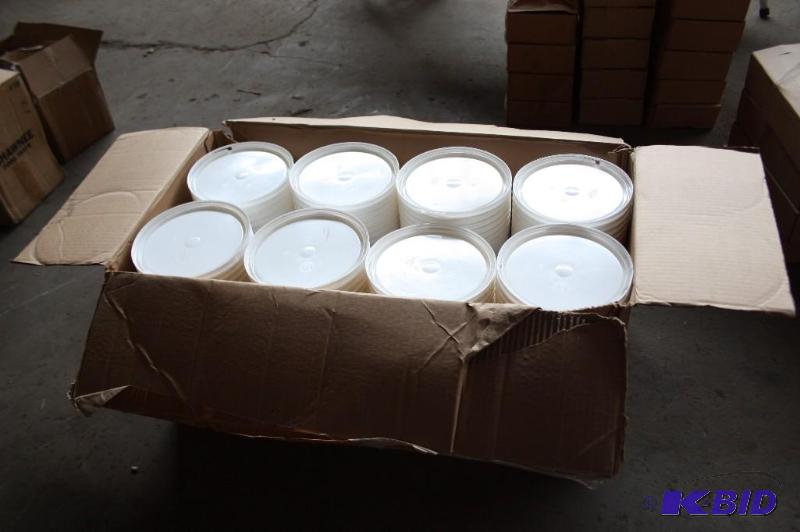 lot 107 image: Box of plastic lids....