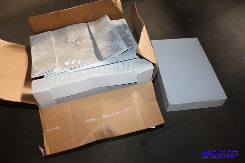 lot 133 image: Box of foldable boxes with lids....