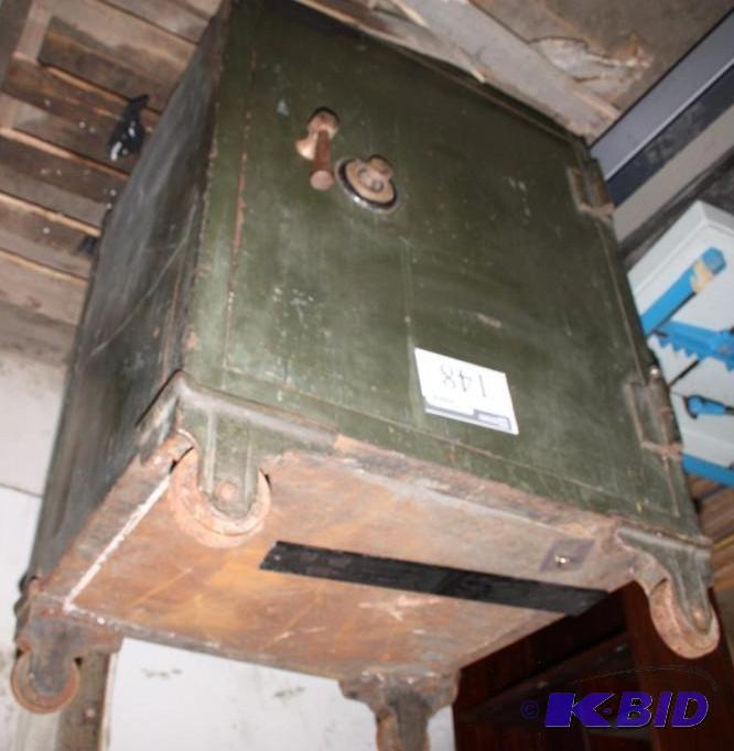 lot 148 image: Green Heavy Duty Safe on wheels 26&quotx40&...
