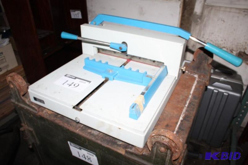 lot 149 image: MBM Triumph 4305 Manual Ream Paper Cutter&nbs...