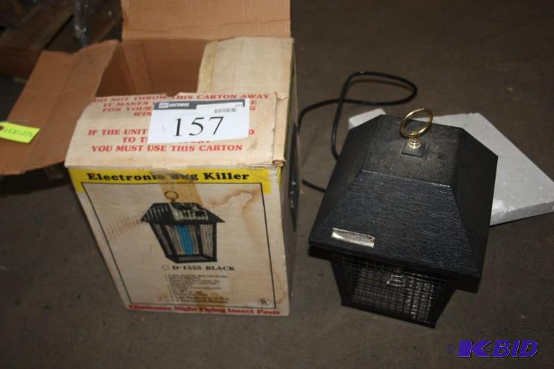 lot 157 image: Patio Gard Electronic Bug Killerl 15W Black L...