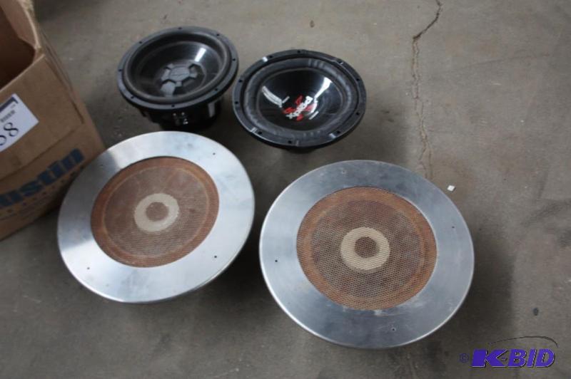 lot 158 image: Lot of (4) speakers Sony Xplod 1200W speaker...