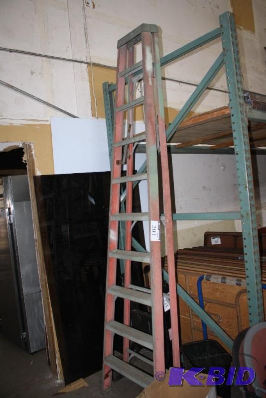 lot 201 image: Louisville&nbspLadder -&nbspMetal Step Ladd...