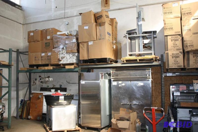 lot 202 image: Heavy duty metal shelf one adjustable shelf....