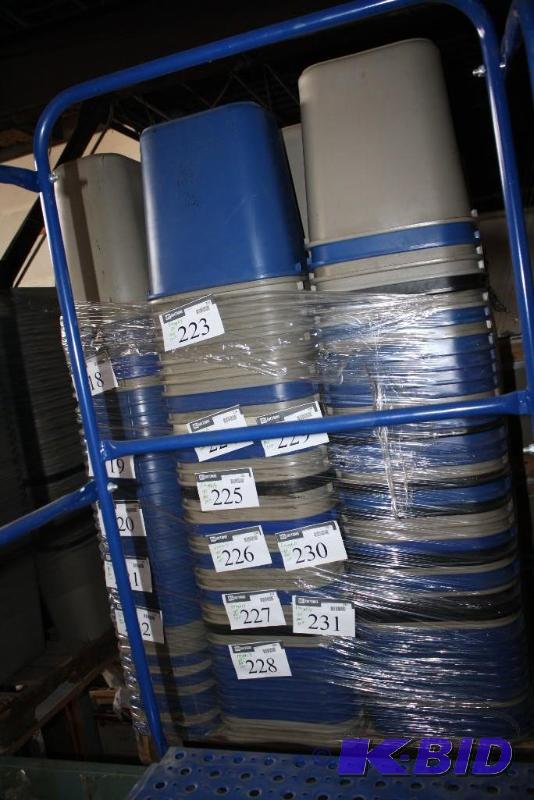 lot 228 image: Plastic trash bins app. 30-40...