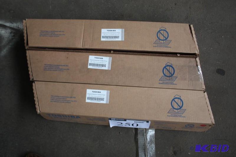 lot 250 image: Box lot of (3) Toshiba Toner Imaging Cartridg...