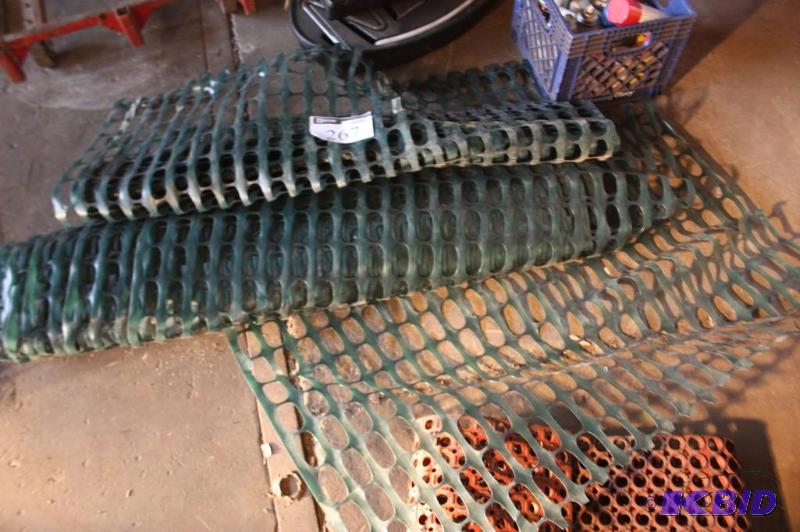 lot 267 image: Lot of (2) green plastic fencing....