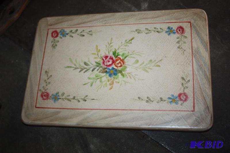 lot 282 image: Tray with floral design....