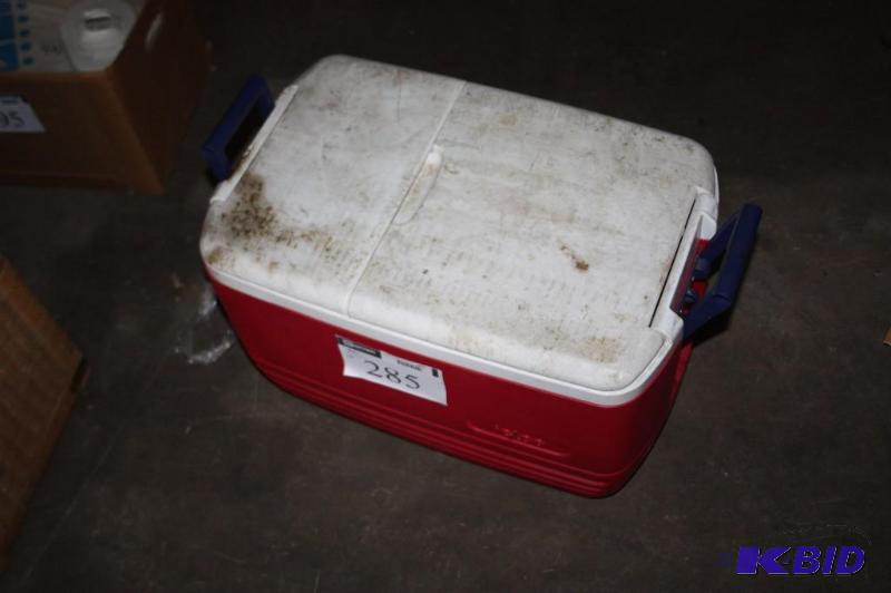 lot 285 image: Red cooler with white top, 15" x 24"...