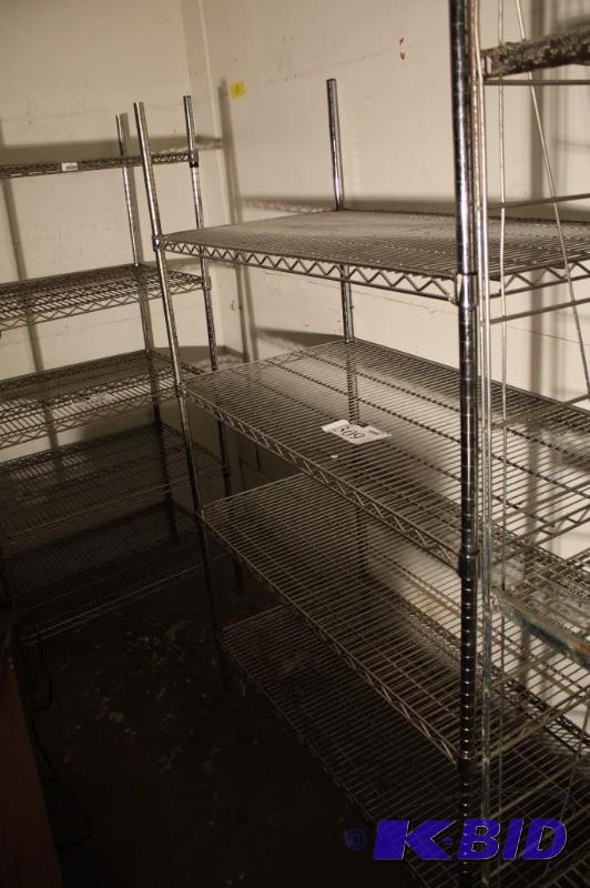 lot 309 image: Metal shelving unit 4 grate shelves adjusta...