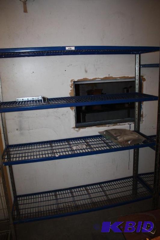 lot 312 image: Metal shelving unit 3 grate shelves adjusta...
