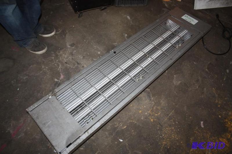lot 318 image: Guardian Pest Control Inc Insect Zapper Ag 10...