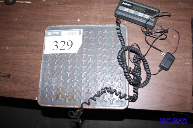 lot 329 image: Pelouze Model 4040 scale capacity 400&nbspl...
