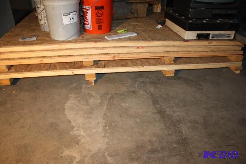 lot 34 image: Lot of (4) Portable Risers Staging Platform 6...