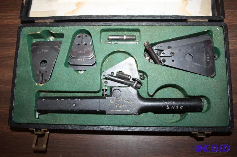 lot 353 image: Vintage Reli-A-Chek&nbspGage Kit...