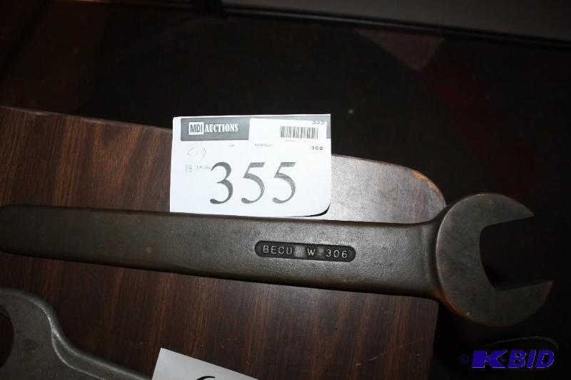 lot 355 image: Metal wrench BECU W 306 18"....