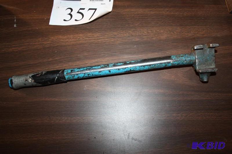 lot 357 image: Supply Drum Cover Opener with 20 inch handle....
