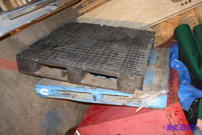 lot 36 image: Lot of (2) pallets. 45" x 45" x 6 1...