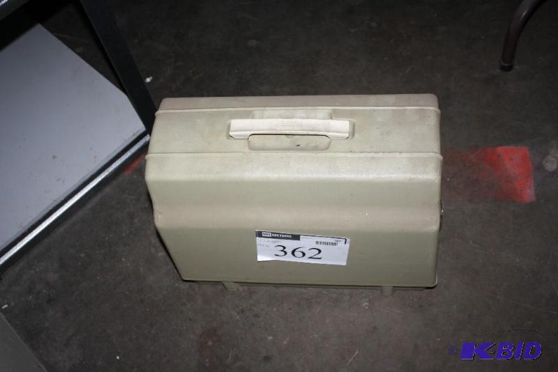 lot 362 image: Vintage Sears Kenmore Sewing Machine 1757 Zig...