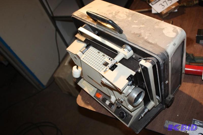 lot 364 image: Singer Graflex Insta-Load film projector mod...