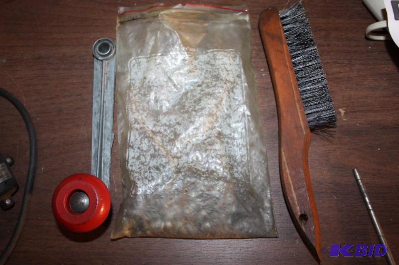 lot 368 image: Lot of (3) items wooden-handled wire brush ...