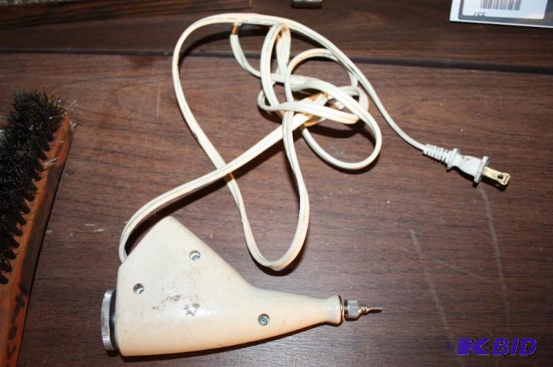 lot 371 image: Vibro-Graver automatic engraver model 75 ad...