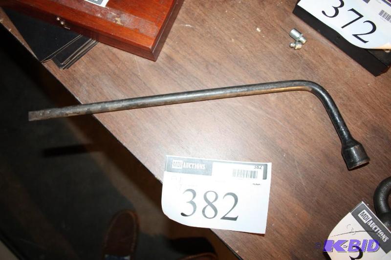 lot 382 image: Metal Jack Handle Lug Wrench 17"...
