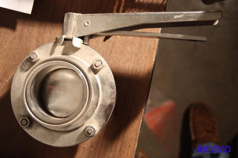 lot 387 image: Lever Valve - Locked ...