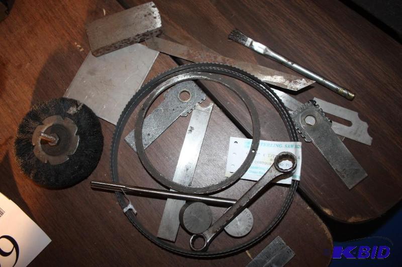 lot 399 image: Lot of miscellaneous items including saw bla...