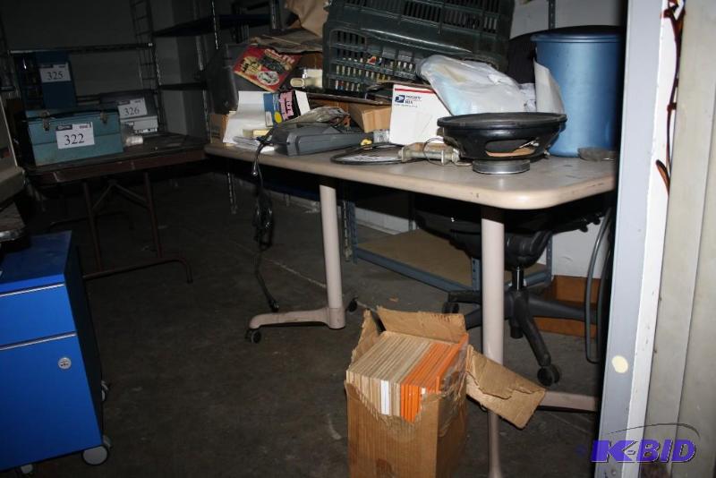 lot 401 image: Table on Wheels 24&quotx25" contents ...