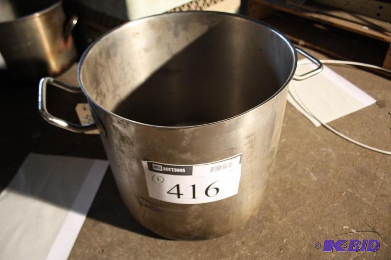 lot 416 image: Metal stock pot....