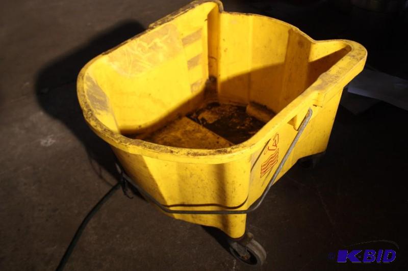 lot 451 image: Yellow mop bucket missing 1 wheel....