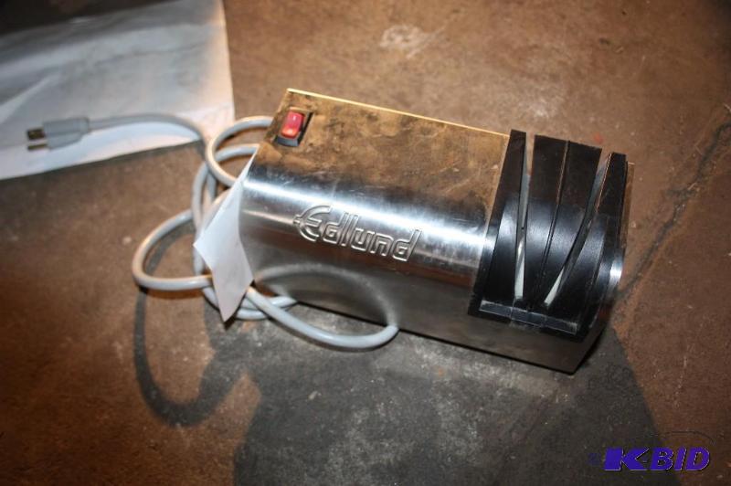 lot 462 image: Edlund Knife Sharpener Model 395 115 Volts....