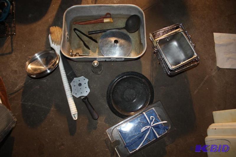 lot 476 image: Lot of items including metal tub metal wire...
