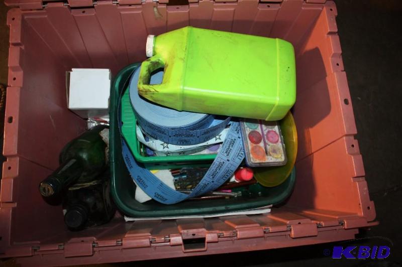 lot 478 image: Crate of miscellaneous items including jug r...