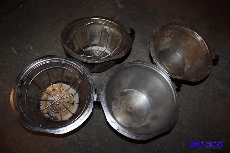 lot 524 image: Lot of (4) industrial coffee dripper coffee g...