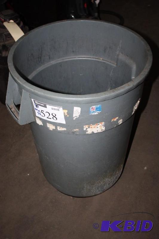 lot 528 image: Rubber trash bucket gray. 24&quotx36"...