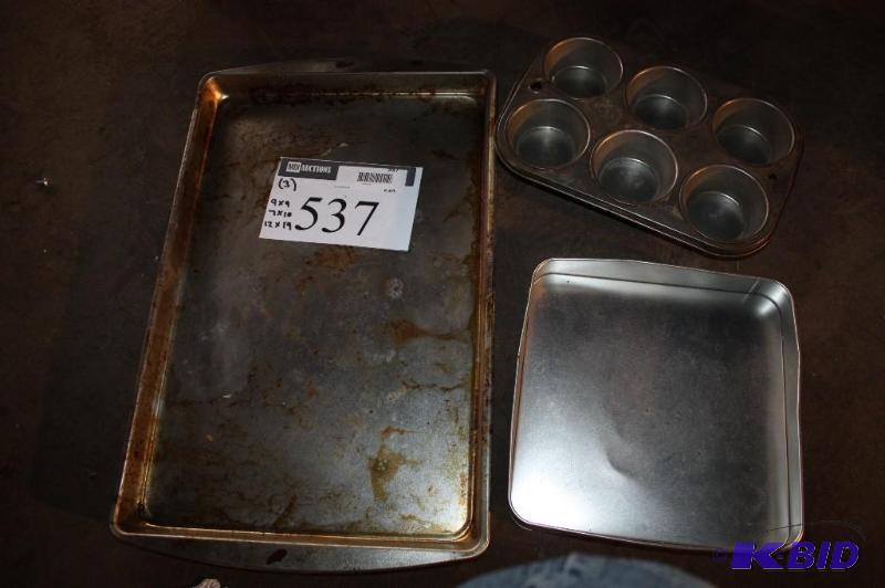 lot 537 image: Lot of (3) items muffin baking pan 7&quotx1...