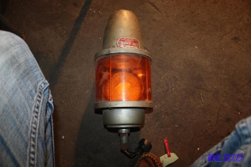 lot 564 image: Federal Sign and Signal Corporation Beacon Ra...
