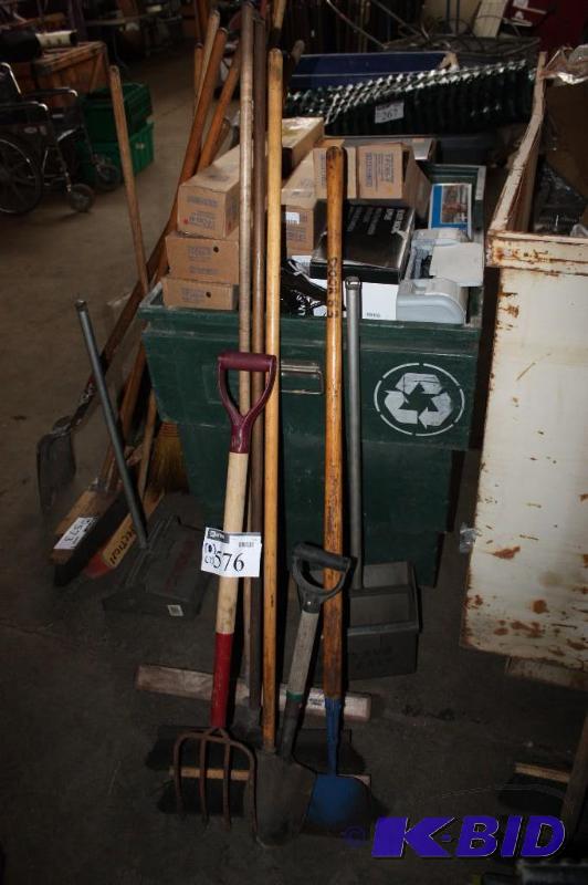 lot 576 image: Lot of (7) items pitchfork shovel ice brea...