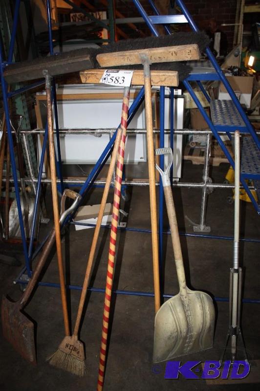 lot 583 image: Lot of (7) items broom push broom shovel ...