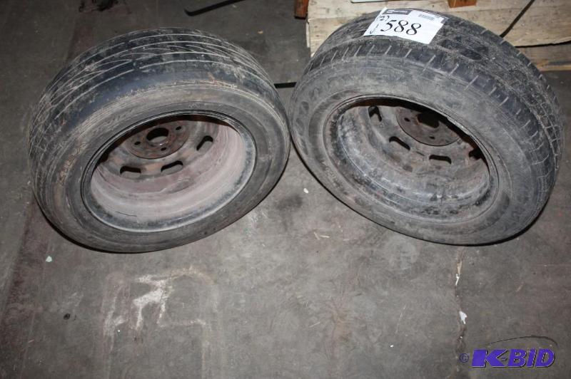 lot 588 image: Lot of (2) tires including rim Integrity bra...