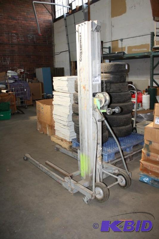 lot 608 image: Genie Superlift model number SL-24 max load...