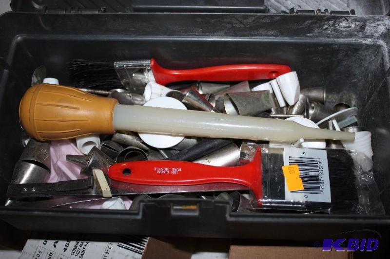 lot 621 image: Lot of (1) Large Assortment Cake Decorating T...