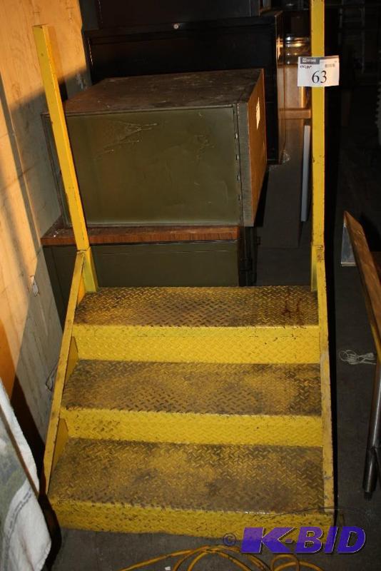 lot 63 image: Metal step unit 3 steps with attaching pole...