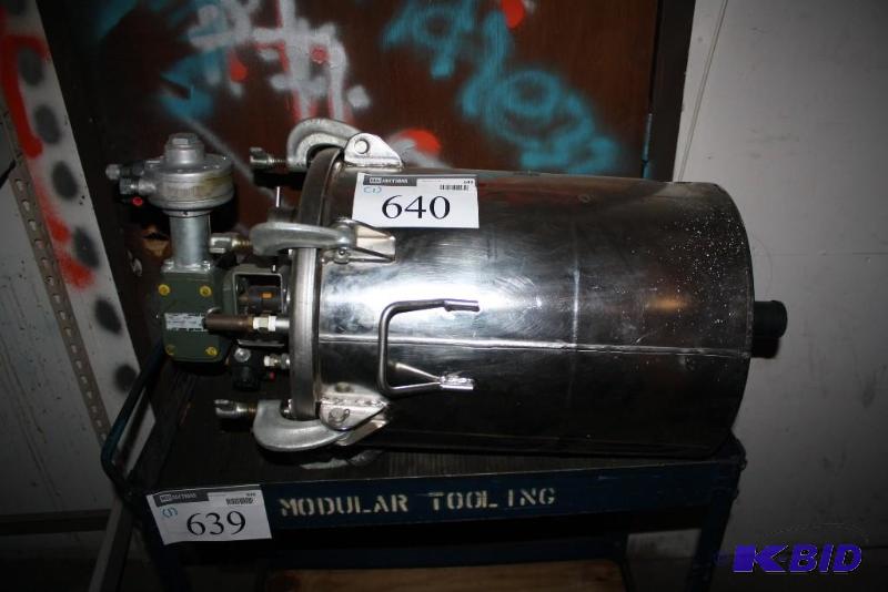 lot 640 image: Graco&nbsp236149 Tank High Pressure 5 Gallon...