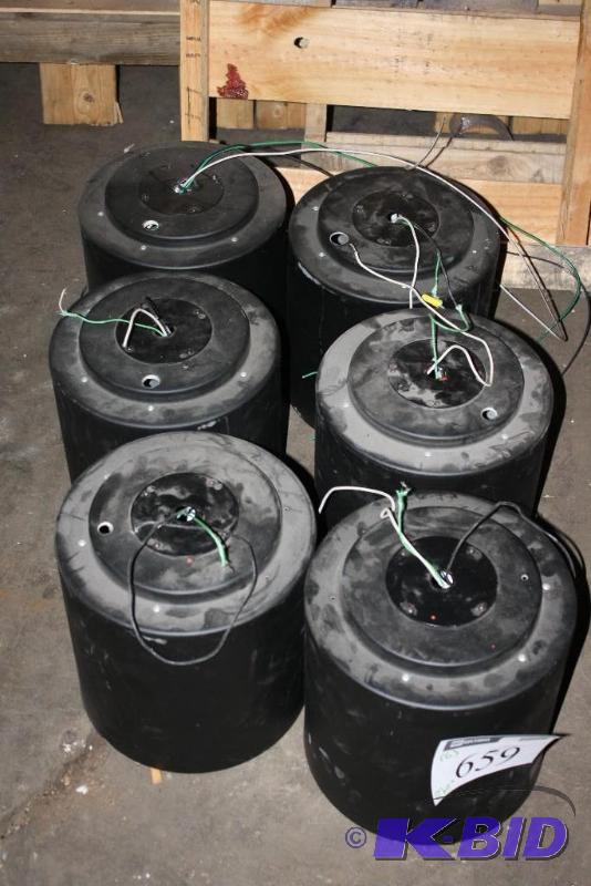 lot 659 image: Lot of (6) Aluminum Can Lights Black 12&quo...